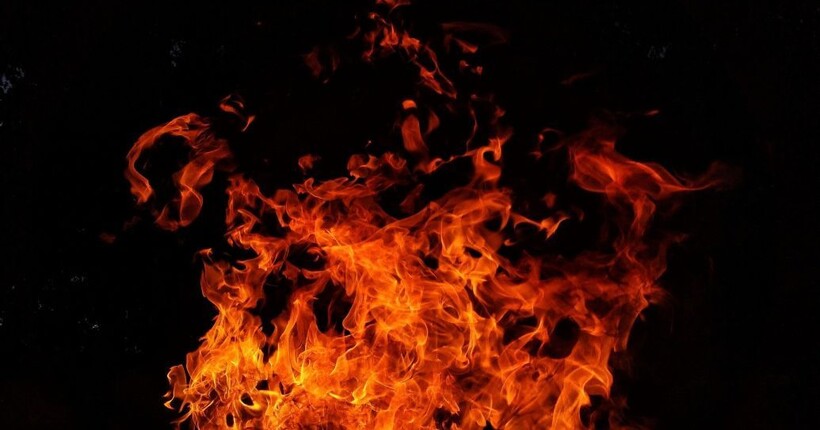 В Челябінській області рф сталася масштабна пожежа на меблевій фабриці