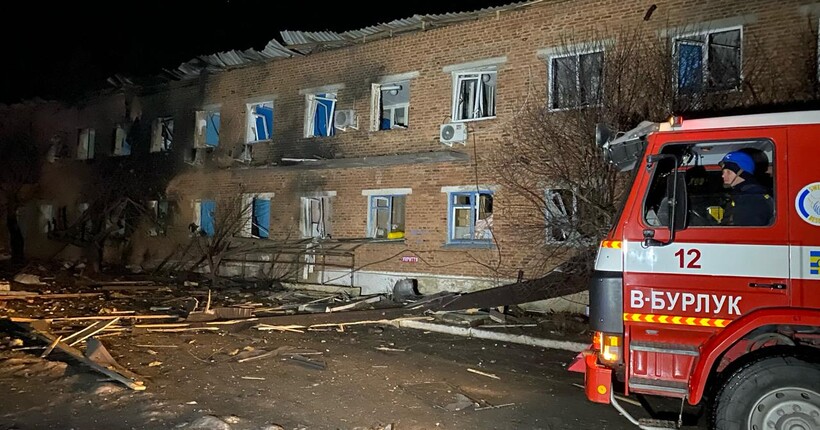 Ворог вдарив КАБами по лікарні на Куп'янщині: є постраждалі