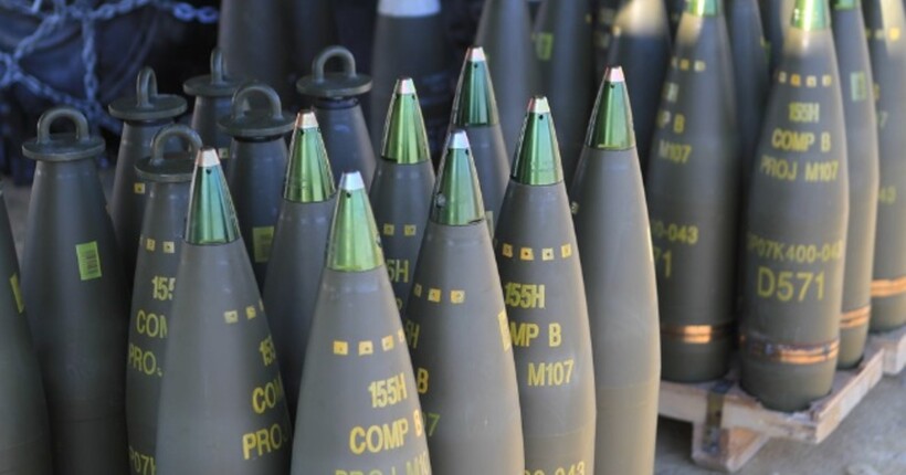 США подвоять випуск ключового боєприпасу, який використовується в Україні
