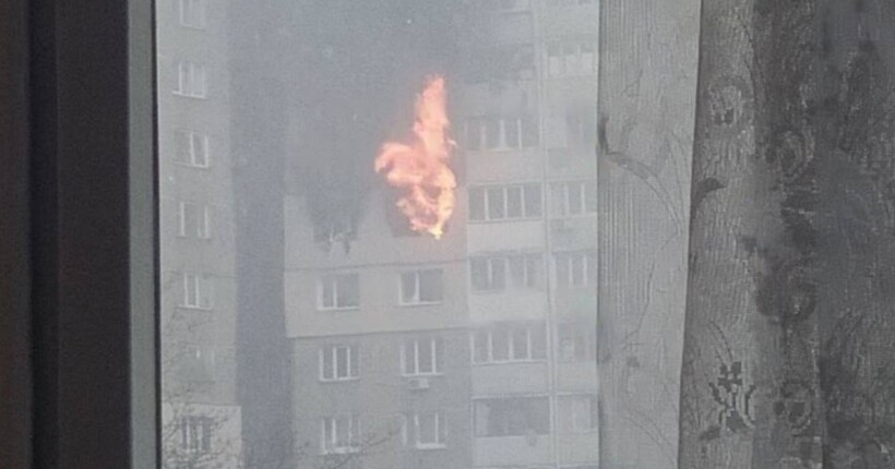 Ракетний удар по Києву: у Голосіївському районі горить багатоповерхівка, автівки та СТО