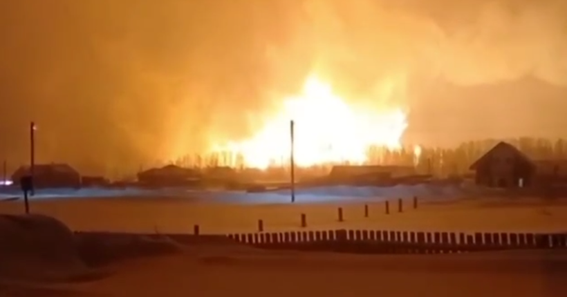 У російській Пермі загорівся житловий будинок після вибуху на газопроводі