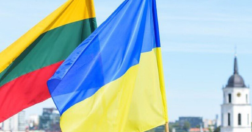 В Україну прибула чергова партія допомоги з Литви: передано зимове спорядження