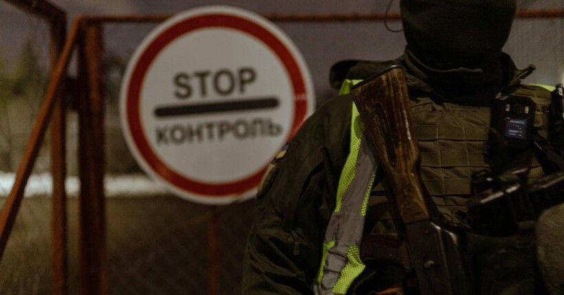 На в’їзді до Києва затримали чоловіка, який фіксував координати важливих держоб’єктів