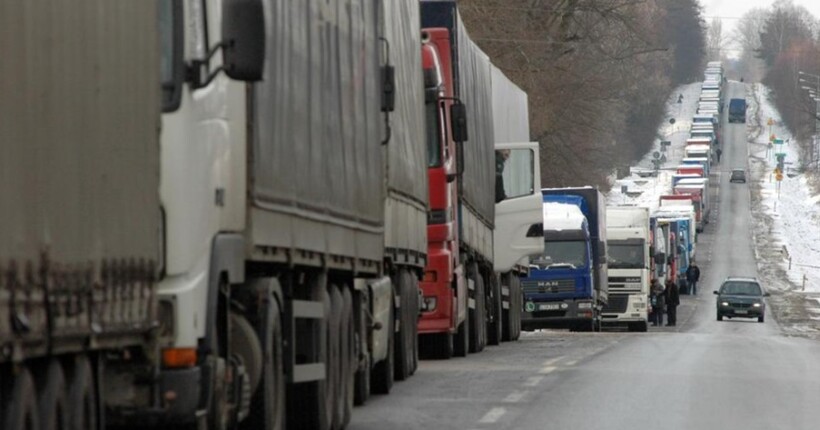 Черги на в'їзд в Україну збільшуються: яка ситуація на кордоні з Польщею нині