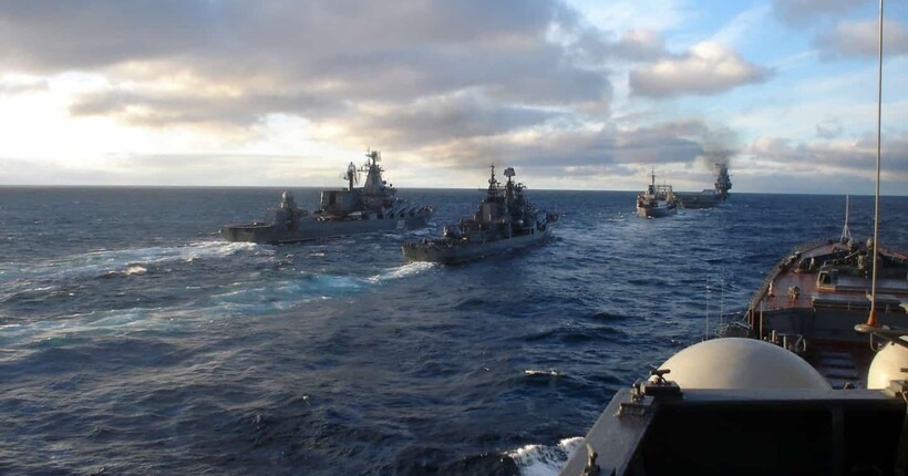 Братчук: Російські кораблі маневрують подалі від Криму