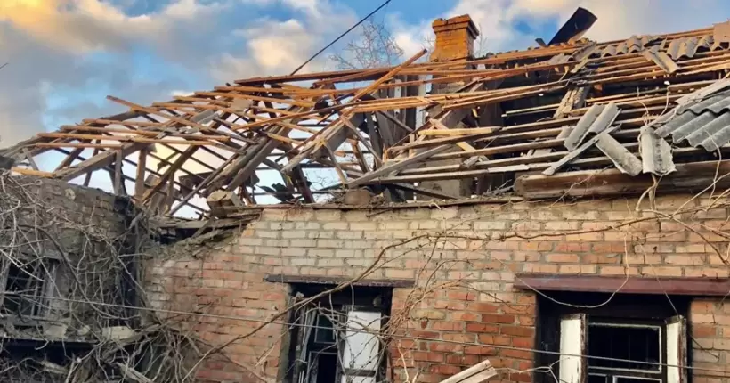 Зруйновано понад 20 будинків: окупанти знову накрили Нікополь з важкої артилерії
