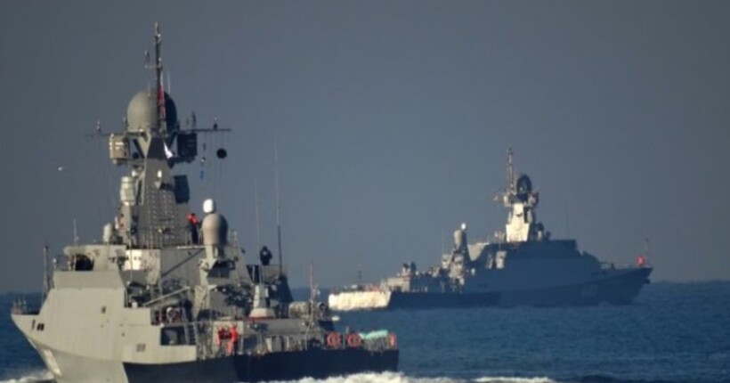 Два російських кораблі у Чорному та Азовському морях: чи є ракетоносії