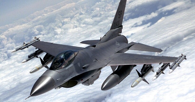 У Повітряних силах розповіли, які ракети будуть на винищувачах F-16 