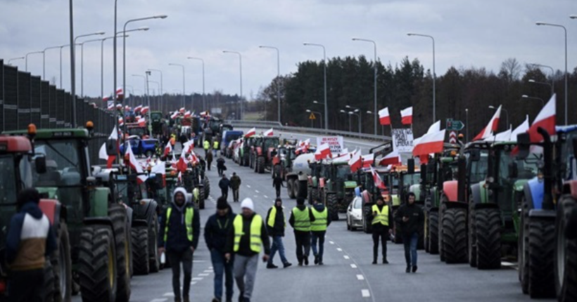 У Польщі пообіцяли протягом кількох годин розблокувати кордон з Україною для військових та гумвантажів