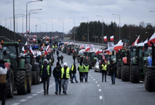 У Польщі пообіцяли протягом кількох годин розблокувати кордон з Україною для військових та гумвантажів