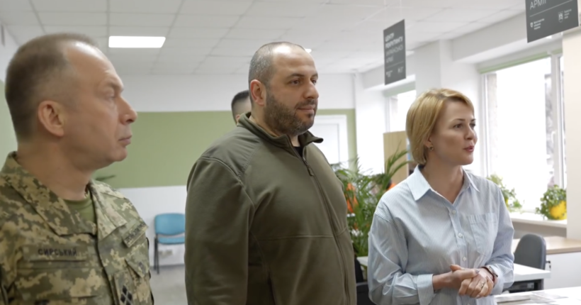 Умєров та Сирський відвідали перший в Україні центр рекрутингу української армії, який відкрили у Львові