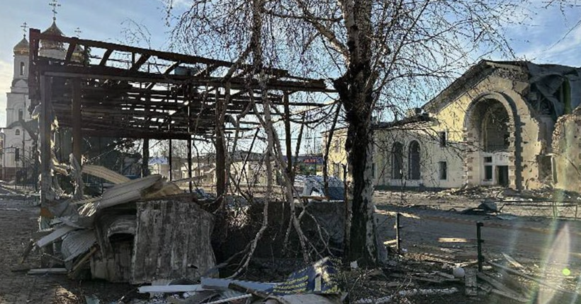 Армія рф знищила будівлю залізничного вокзалу в Костянтинівці