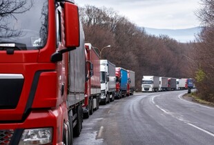 Блокада на кордоні: у ДПСУ розповіли,чи пропускають фермери військові вантажі