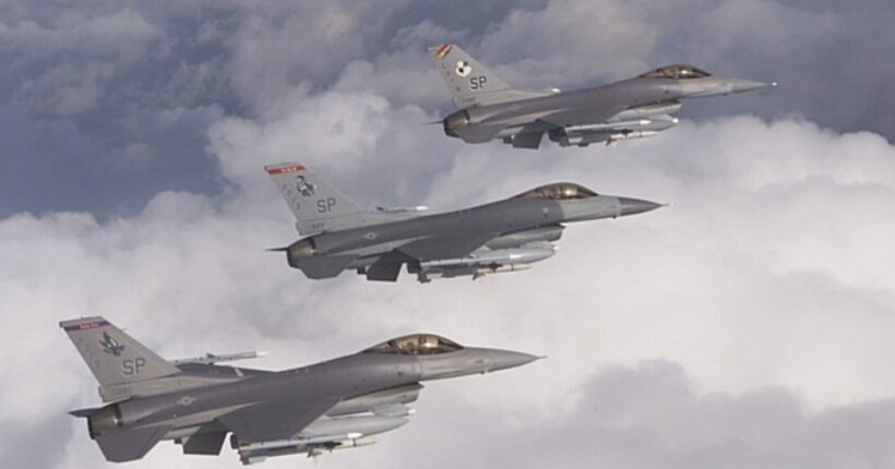 Українські пілоти на F-16 вже тренують завдання ударів по цілях, – Ігнат