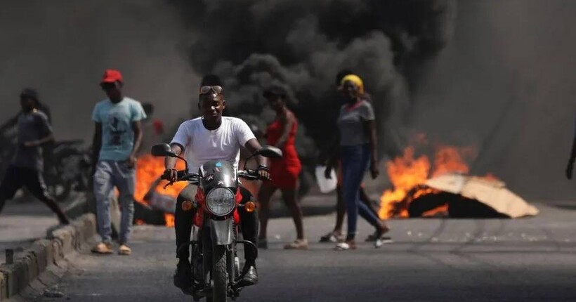 На Гаїті озброєні банди напали на в'язницю і випустили 4000 в'язнів