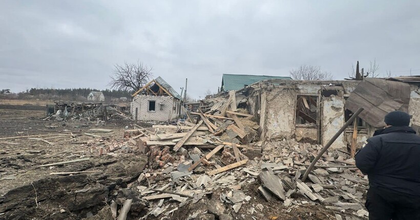 Окупанти вгатили КАБами по будинках у Вовчанську: є жертви