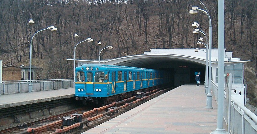 У Києві відновлює роботу одна станція метро