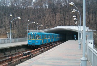 У Києві відновлює роботу одна станція метро