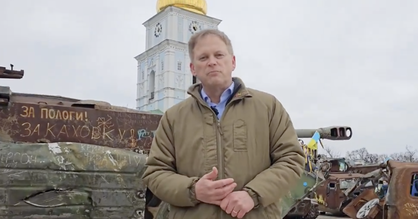 Прокиньтесь і підтримайте Україну: міністр оборони Британії записав відеозвернення у центрі Києва