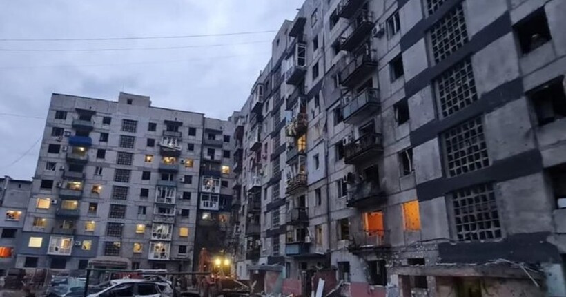 Окупанти вночі вдарили по Мирнограду трьома С-300: сильно пошкоджено 10 багатоповерхівок