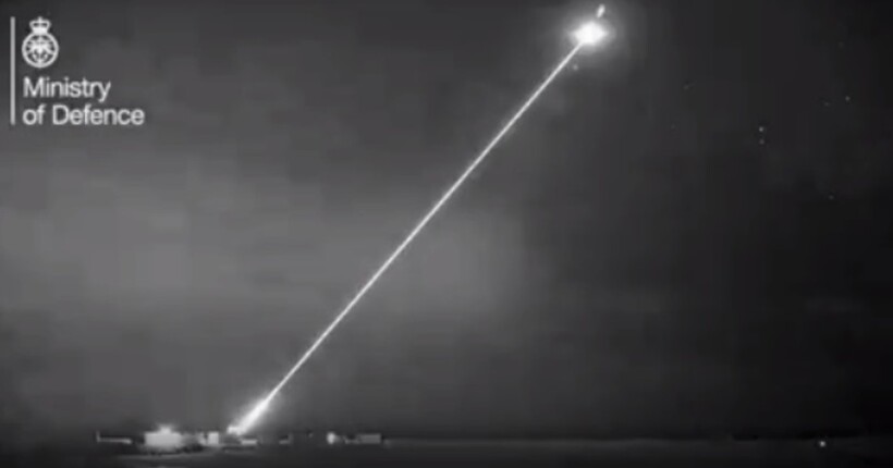 Може поцілити у монету на відстані кілометра: британці розсекретили випробування лазерної зброї DragonFire (відео)