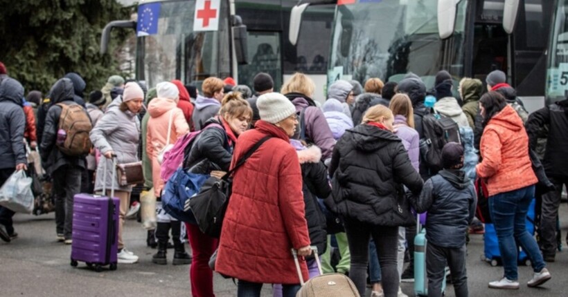 Евакуація з прикордоння Сумщини: від ранку вивезли близько 90 людей, серед них 19 дітей