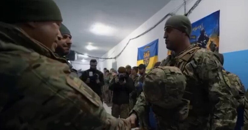 Умєров та Сирський нагородили воїнів, які тримають лінію фронту (відео)