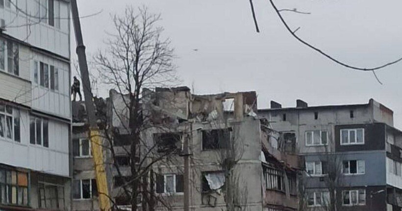 Росіяни влучили у житлову п’ятиповерхівку на Донеччині: є жертви