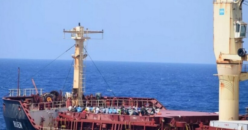 ЗС Індії відбили корабель у сомалійських піратів - екіпаж пробув у полоні три місяці 