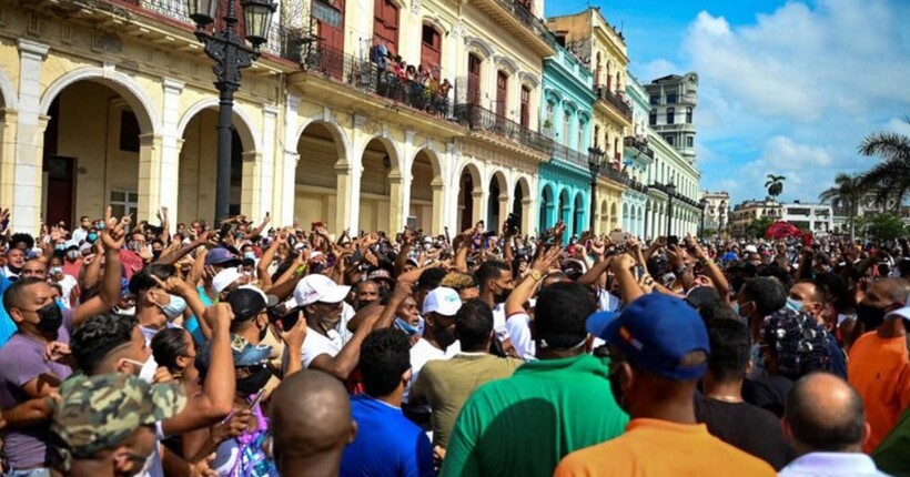 Кубу охопили протести: люди вимагають 