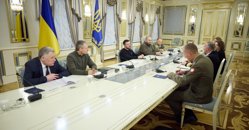 Зеленський зустрівся з головою Військового комітету НАТО