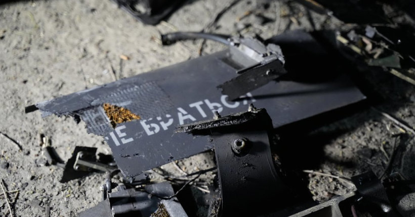 Харків атакували російські дрони: у місті чули вибухи, зруйнований ресторан