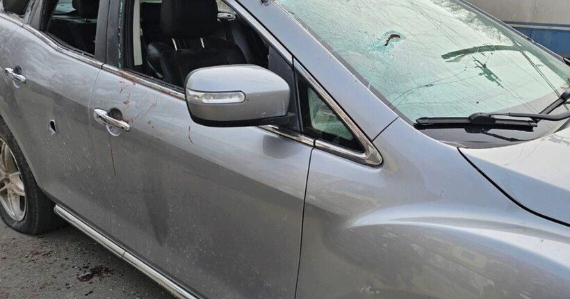 Армія рф обстріляла таксі у Херсоні, є жертва