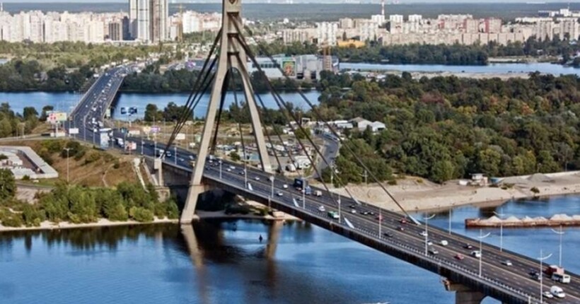 У Києві відзавтра обмежать рух одним з мостів: як надовго