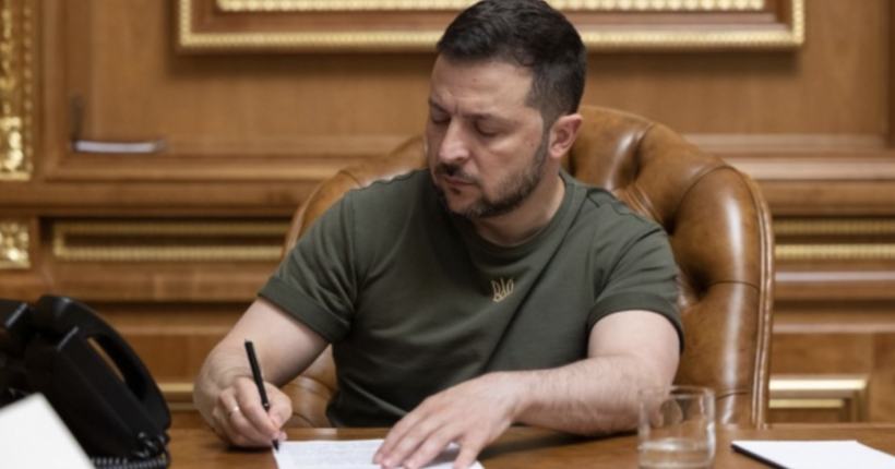 Зеленський звільнив двох заступників голови ОПУ і відразу ж призначив нових