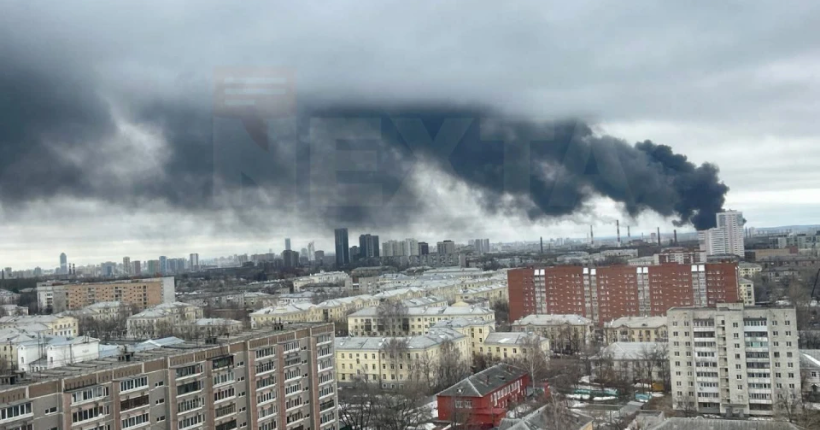 У Єкатеринбурзі горить одне з найбільших машинобудівних підприємств росії (відео)