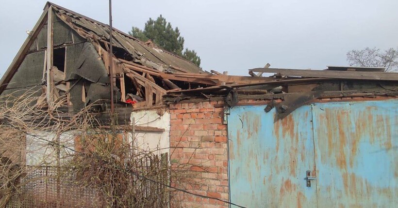 Окупанти обстріляли з артилерії Нікопольський район: пошкоджено будинок і гараж