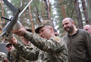 Сирський та Умєров ознайомились з розробками техніки і зброї від українських виробників