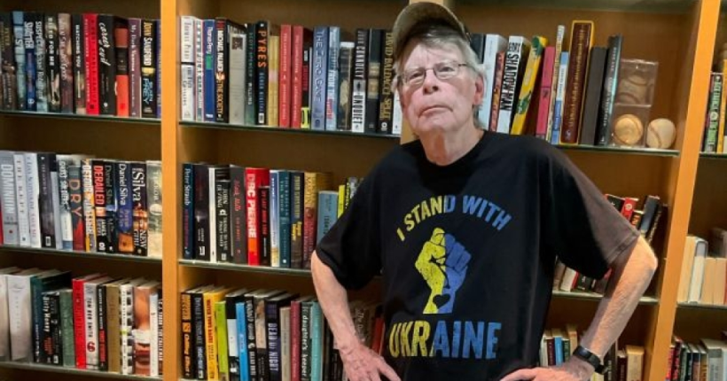 Письменник Стівен Кінг розкритикував затримку допомоги Україні