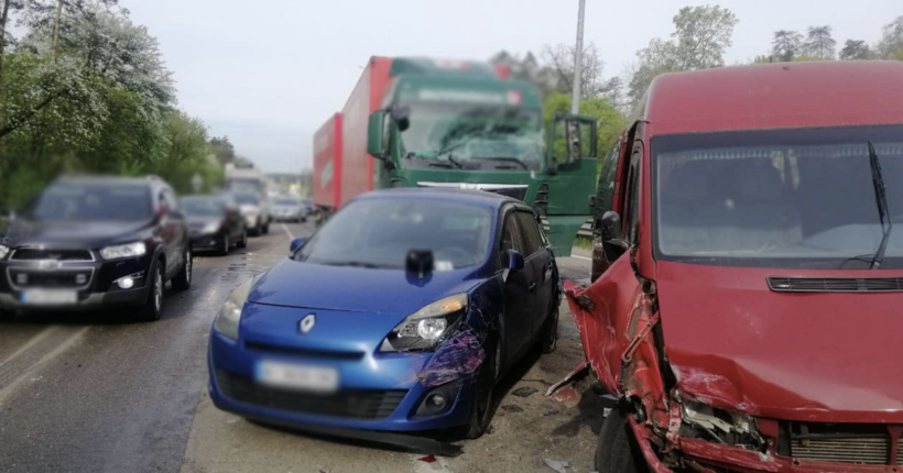 Масштабне ДТП під Києвом спричинив водій вантажівки, який заснув за кермом: дані поліції