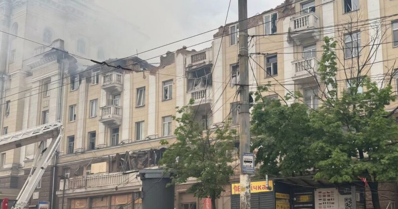 Масований удар по Дніпру та області: палає багатоповерхівка, є загиблі та поранені