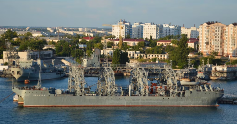 У Севастополі ВМС України знешкодили рятувальне судно 