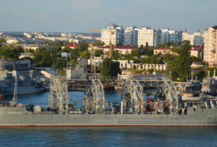 У Севастополі ВМС України знешкодили рятувальне судно 