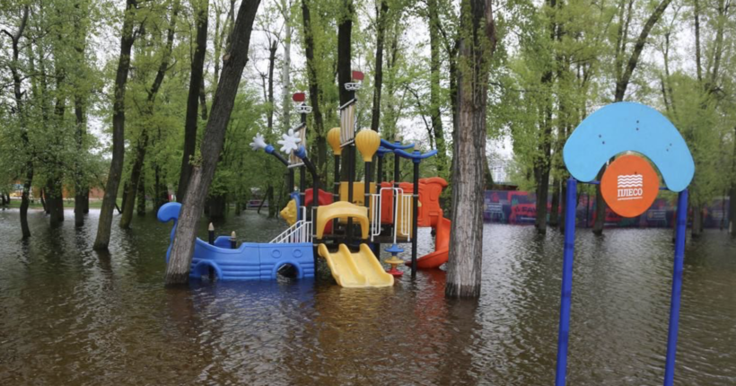 Вода піднялась ще на 8 см: у Києві затопило Муромець і Гідропарк (фото)
