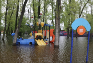 Вода піднялась ще на 8 см: у Києві затопило Муромець і Гідропарк (фото)