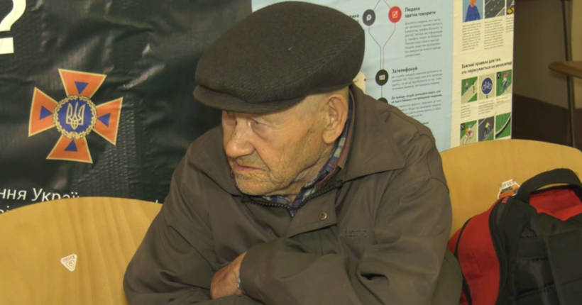 Не хотів громадянство рф: 88-річний дідусь самотужки вийшов з окупованої Донеччини