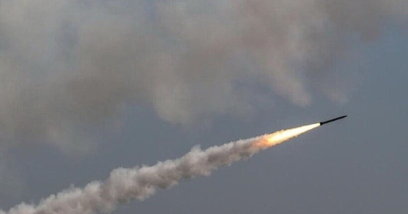 Росіяни вдарили ракетою поблизу закладу освіти у Херсоні (відео)