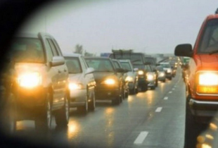  В Україні з 1 травня зміняться ПДР для водіїв: з ближнім світлом фар доведеться їздити увесь час