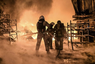 Харків вночі атакували дрони: рятувальники досі намагаються приборкати пожежі