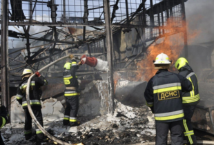 Пожежу на підприємстві з виробництва лакофарбової продукції у Кропивницькому ліквідували рятувальники